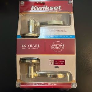 Kwikset Signatures door handle bed & bath
New in box
